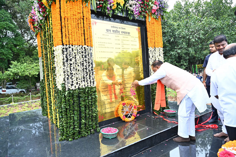 मुख्यमंत्री विष्णु देव साय ने राष्ट्रीय वन शहीद दिवस के अवसर पर वन शहीदों को दी श्रद्धांजलि