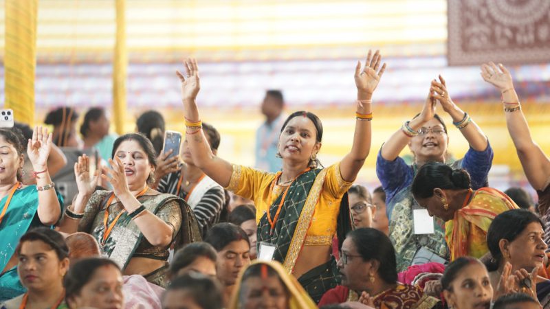 मुख्यमंत्री निवास में आयोजित तीजा पोला तिहार के अवसर पर रंगारंग सांस्कृतिक कार्यक्रमों की प्रस्तुति हो रही है