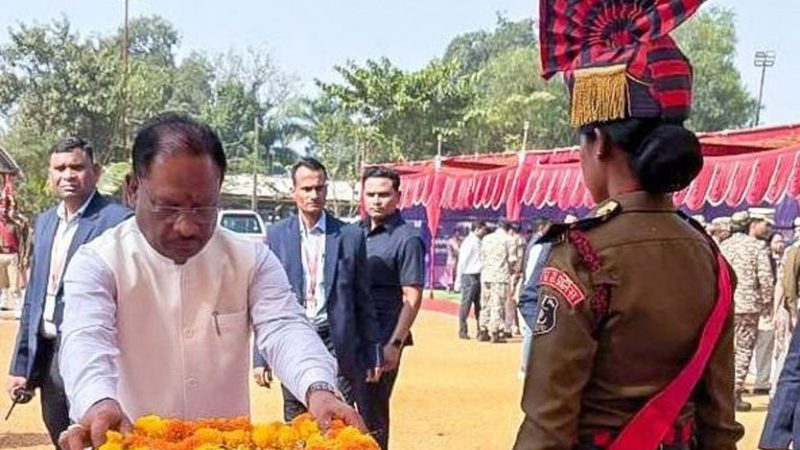 मुख्यमंत्री साय ने शहीद जवानों को पुष्पचक्र अर्पित कर दी भावभीनी श्रद्धांजलि