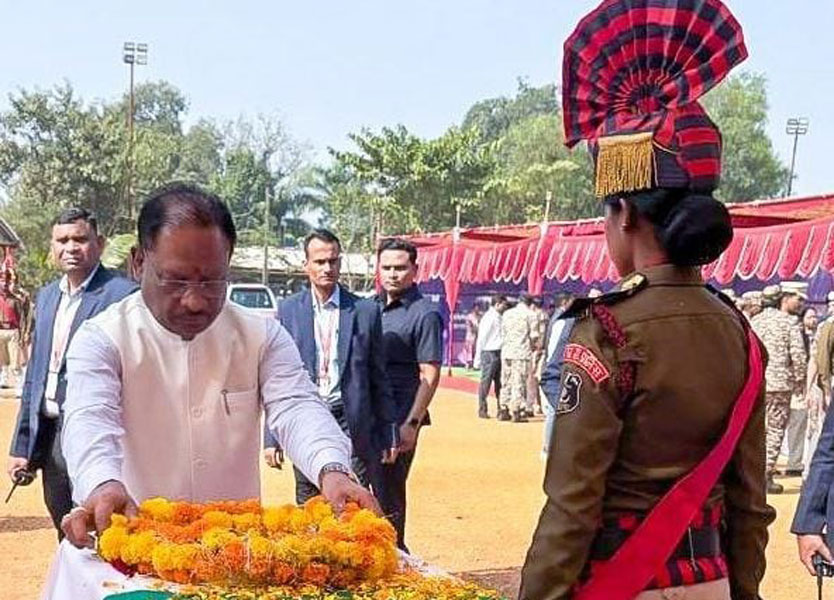 मुख्यमंत्री साय ने शहीद जवानों को पुष्पचक्र अर्पित कर दी भावभीनी श्रद्धांजलि