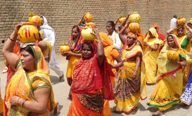 सरकारी पार्क में नमाज के बाद ग्रेटर नोएडा में अब रोकी गई भागवत कथा