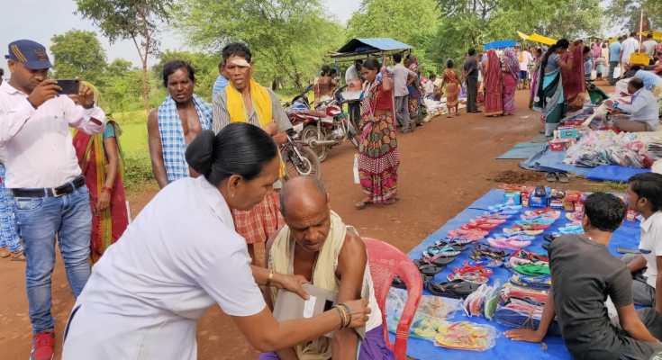 बरमकेला विकासखण्ड के खैरगढ़ी में मुख्यमंत्री हाट-बाजार क्लीनिक आयोजित