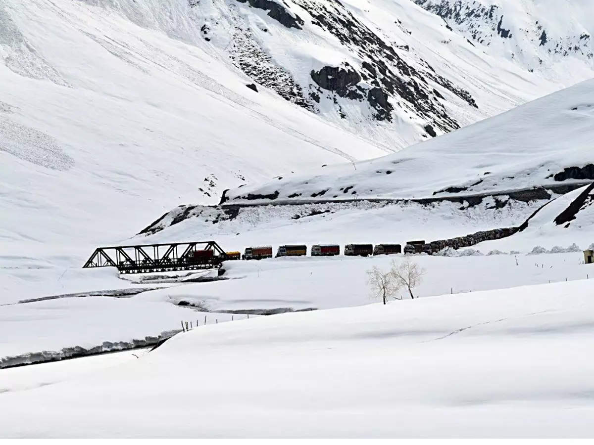 लद्दाख: सर्दी की दस्तक भर से चीनी सैनिक बेहाल, स्ट्रेचर पर पहुंचाए जा रहे अस्पताल