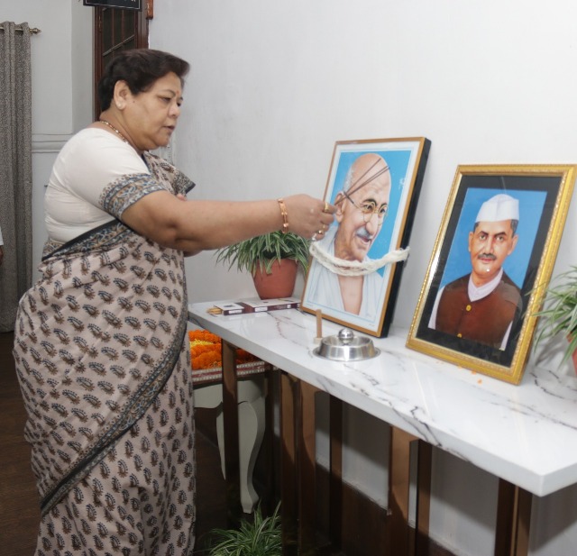 राज्यपाल ने राष्ट्रपिता महात्मा गांधी एवं पूर्व प्रधानमंत्री श्री शास्त्री जयंती पर उन्हें श्रद्धासुमन अर्पित की