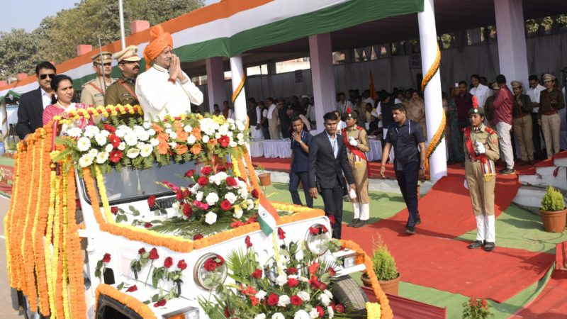 धमतरी में सांसद बृजमोहन अग्रवाल ने फहराया राष्ट्रीय ध्वज