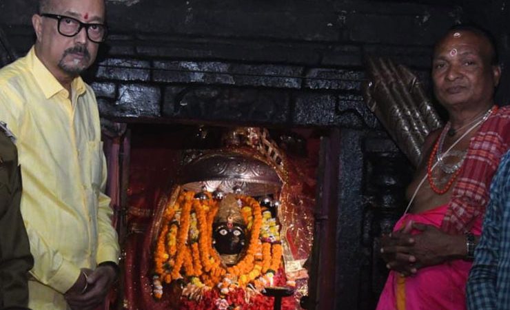 राज्यपाल डेका ने बस्तर की आराध्य देवी माँ दन्तेश्वरी की पूजा-अर्चना कर प्रदेशवासियों की खुशहाली की कामना की