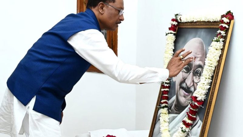 मुख्यमंत्री साय ने महात्मा गांधी की पुण्यतिथि पर उन्हें किया नमन