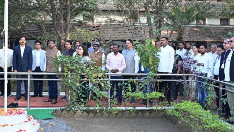 जनसम्पर्क संचालनालय में आयुक्त डॉ. मित्तल ने फहराया राष्ट्रीय ध्वज