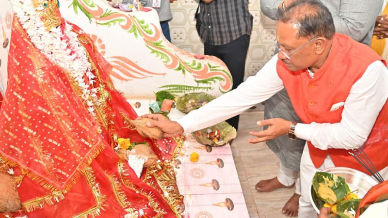 बसंत पंचमी पर्व पर मुख्यमंत्री साय मां शारदा धाम पहुंचे