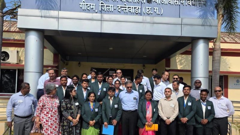 रक्षा मंत्रालय के अधिकारियों ने किया दंतेवाड़ा के विकास कार्यों का अवलोकन