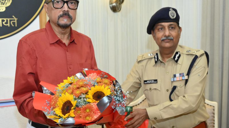 राज्यपाल डेका से पुलिस महनिदेशक ने सौजन्य भेंट की
