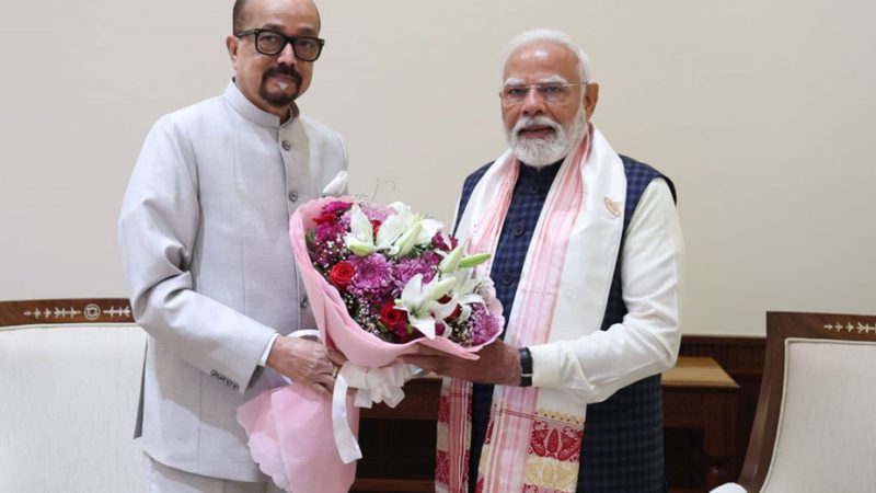 प्रधानमंत्री मोदी से राज्यपाल डेका ने सौजन्य भेंट की