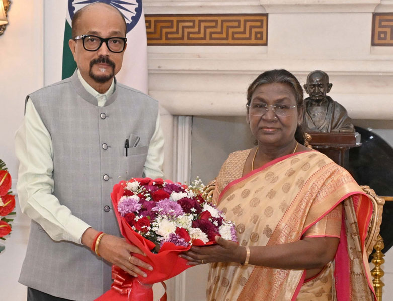 राष्ट्रपति श्रीमती मुर्मु से राज्यपाल डेका ने सौजन्य भेंट की