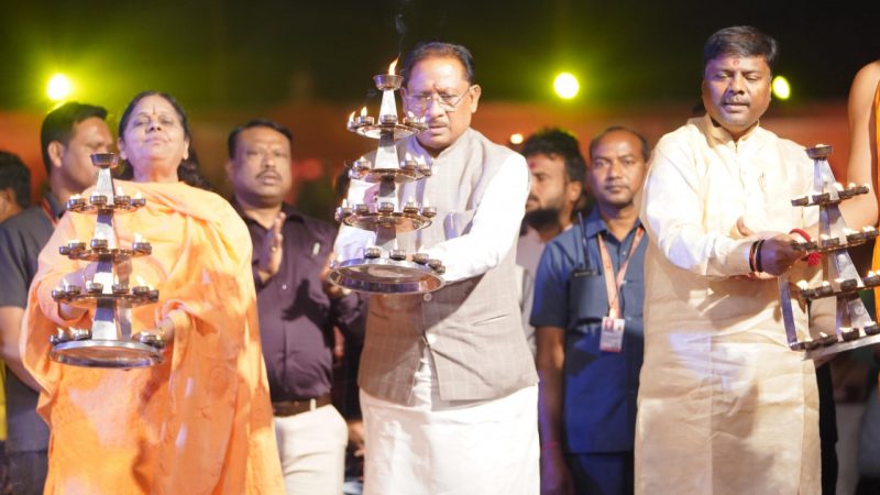 मुख्यमंत्री साय ने भगवान श्री राजीव लोचन की पूजा-अर्चना कर प्रदेशवासियों की सुख-समृद्धि की कामना की