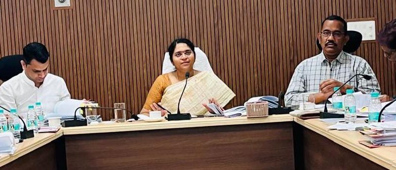 आबकारी सचिव सह आयुक्त सुश्री आर. संगीता ने की विभागीय कार्यों की समीक्षा : अवैध मदिरा और मादक पदार्थों पर सख्त कार्रवाई के निर्देश