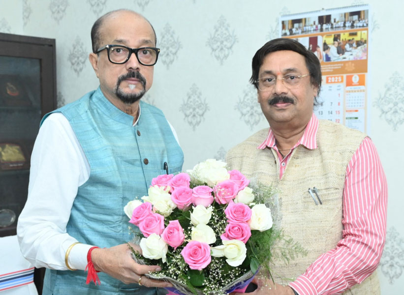 राज्यपाल डेका से विधानसभा सचिव शर्मा ने की सौजन्य भेंट