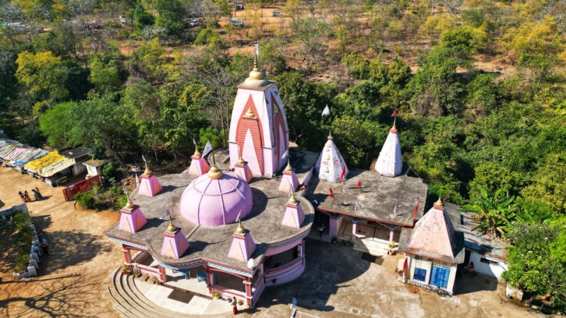 प्राकृतिक सौंदर्य और आस्था का संगम है नारागांव स्थित मां सियादेवी का मंदिर