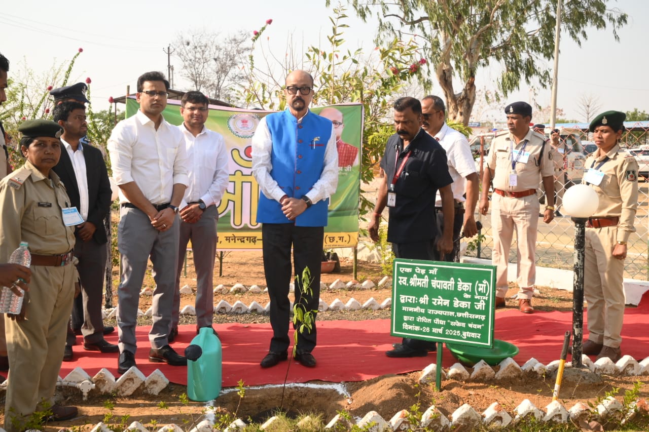 अपने घर, कार्यालय ,स्कूल, कॉलेज, जहां कहीं भी संभव हो एक पेड़ अपने मां के नाम से अवश्य लगाएं : राज्यपाल श्री डेका