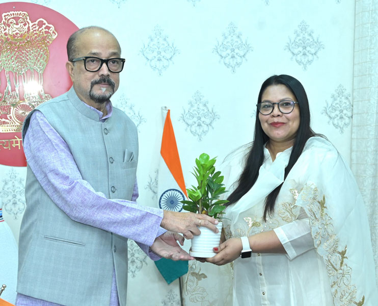 राज्यपाल डेका ने संयुक्त सचिव को भारतीय प्रशासनिक सेवा में पदोन्नत होने पर बधाई दी