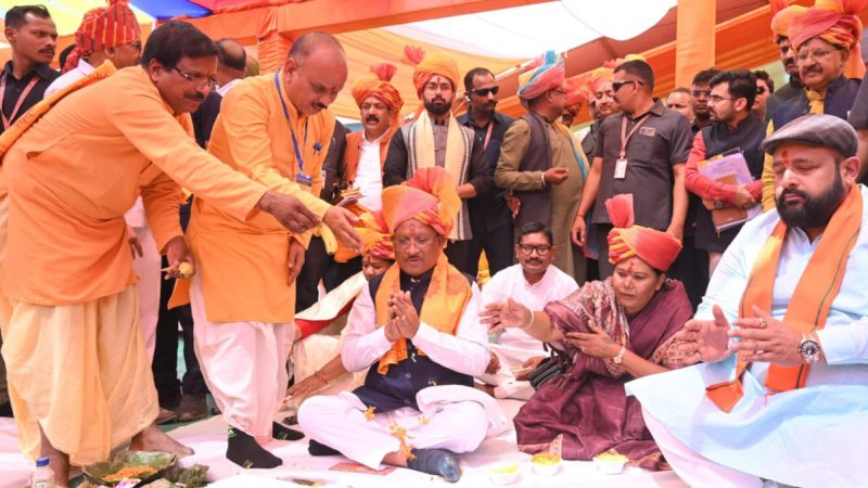 मुख्यमंत्री विष्णु देव साय ने जशपुर जिले में सामूहिक कन्या विवाह कार्यक्रम में शामिल होकर 353 नवविवाहित जोड़ों को दिया आशीर्वाद