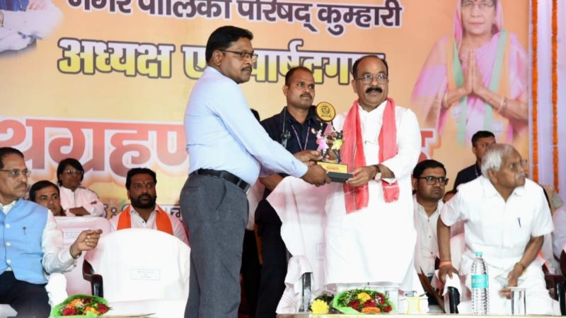 उप मुख्यमंत्री साव के मुख्य आतिथ्य में कुम्हारी नगर पालिका के नवनिर्वाचित अध्यक्ष एवं पार्षदों का शपथ ग्रहण संपन्न