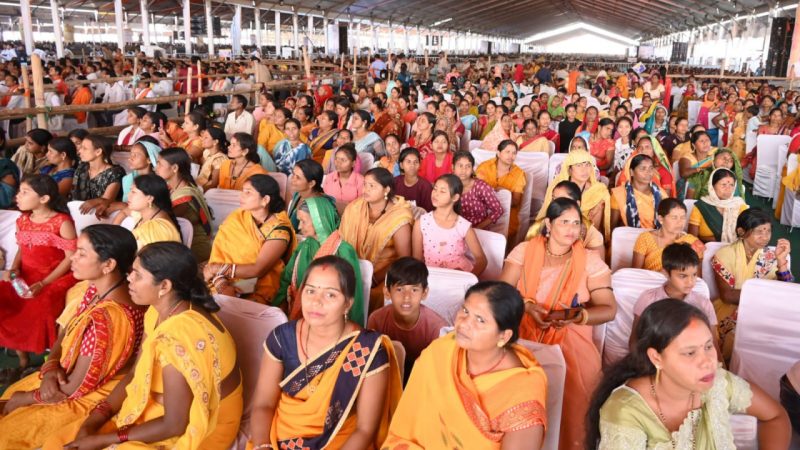 प्रधानमंत्री नरेंद्र मोदी को देखने और सुनने पहुंचे युवा, बस्तर ओलंपिक के विजयी प्रतिभागी और लखपति दीदियां