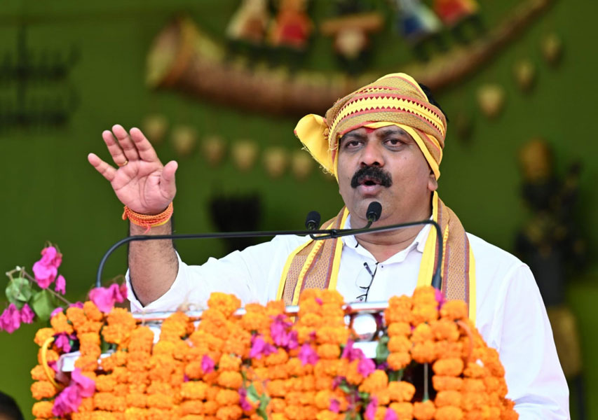 बस्तर की आत्मा है इसकी संस्कृति, आतंक से मुक्त पंचायतों को मिलेगा एक करोड़ का विकास पैकेज – उपमुख्यमंत्री विजय शर्मा