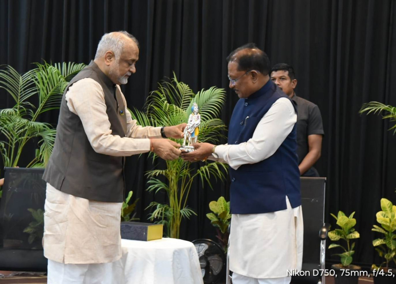 मुख्यमंत्री विष्णुदेव साय ने हार्टफुलनेस योगाश्रम में योगगुरु कमलेश पटेल से की भेंट