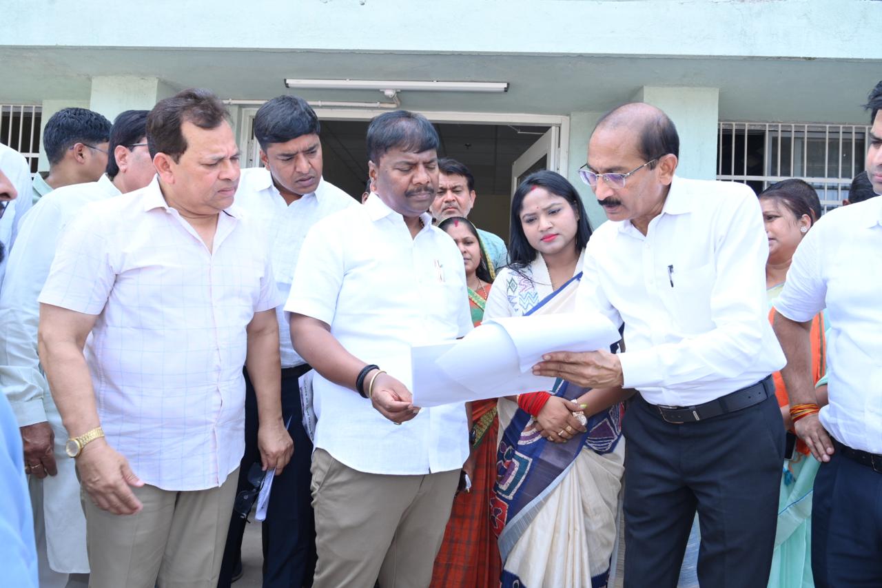 वनमंत्री कश्यप ने लघुवनोपज प्रसंस्करण केंद्र का किया अवलोकन