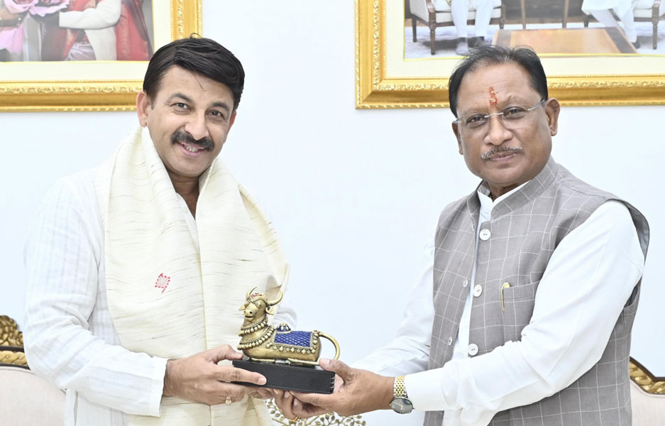 मुख्यमंत्री विष्णु देव साय से सांसद मनोज तिवारी ने की सौजन्य भेंट