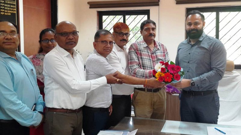 आदिम जाति कल्याण विभाग के नवनियुक्त आयुक्त डॉ.सारांश मित्तर ने संभाला कार्यभार