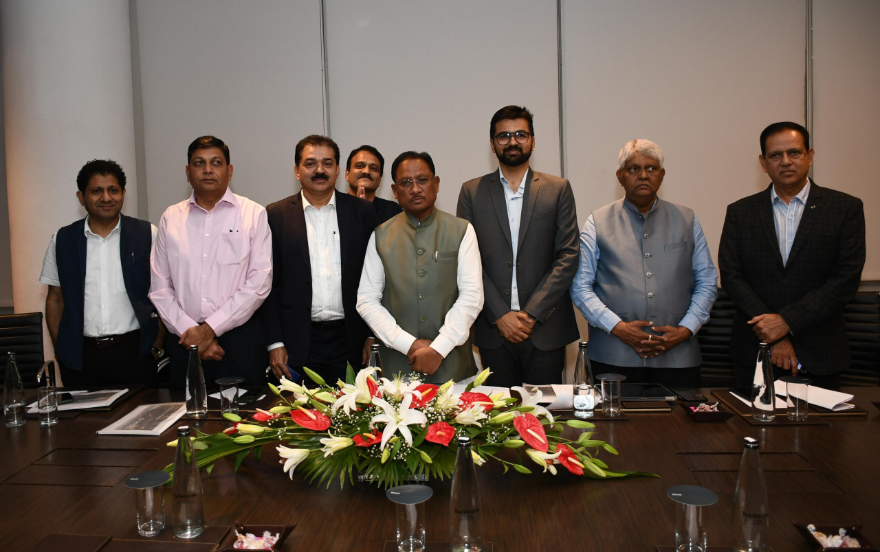 नवा रायपुर में मल्टिस्पेशियलिटी अस्पताल की स्थापना में शाल्वी ग्रुप की रुचि, मुंबई में मुख्यमंत्री श्री साय से की मुलाकात