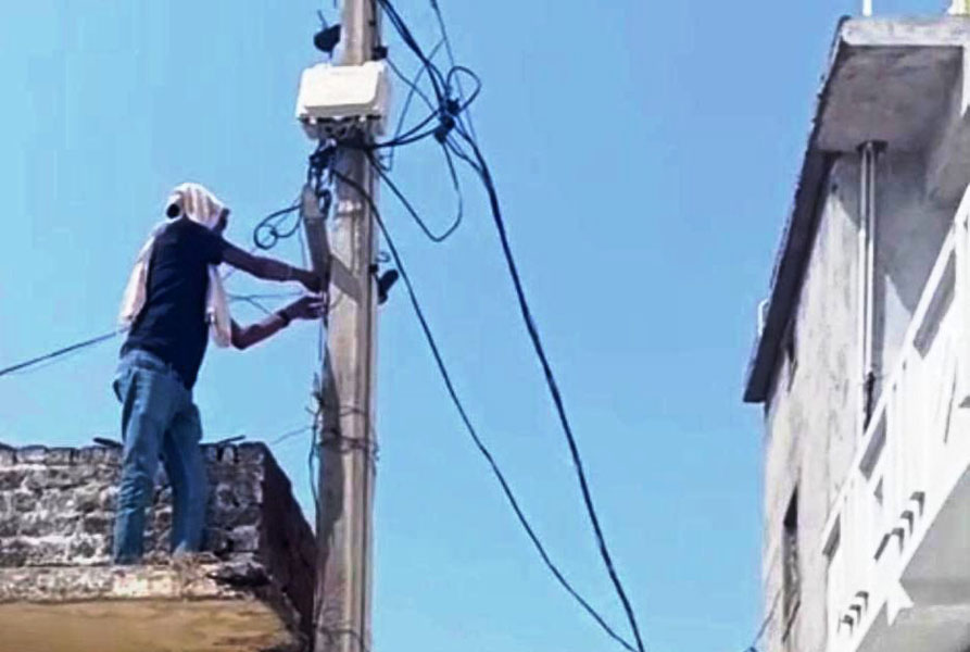 सुशासन तिहार में मिले आवेदन का हुआ त्वरित निराकरण, स्ट्रीट लाइट से रोशन हुआ पूरा मोहल्ला