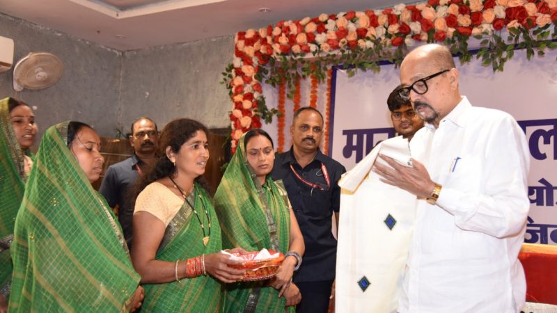 राज्यपाल डेका ने तीन गांव गोद लिए