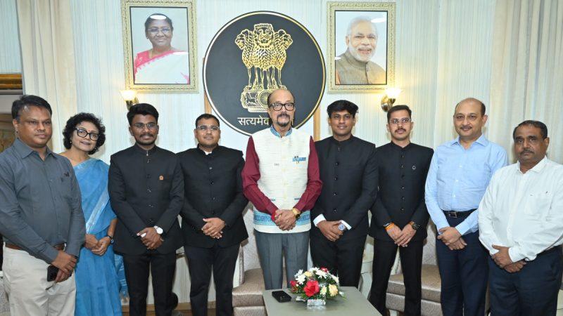 मानवीय संवेदनाओं के साथ कार्य करें – डेका