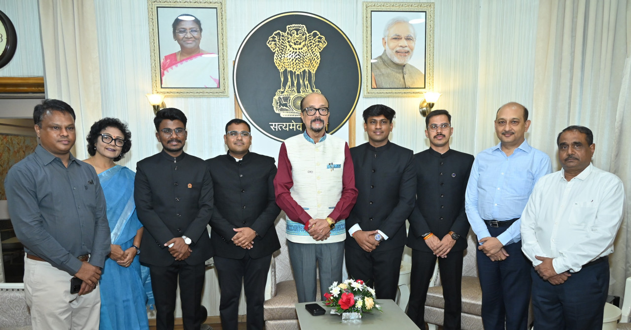 मानवीय संवेदनाओं के साथ कार्य करें – डेका