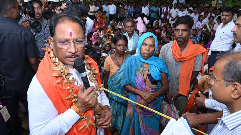 मुख्यमंत्री विष्णु देव साय का हरगवां गांव में औचक दौरा