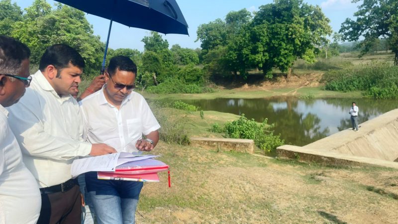 सुदूर वनांचल मर्दापाल में जल संसाधन विभाग के सचिव का सघन दौरा
