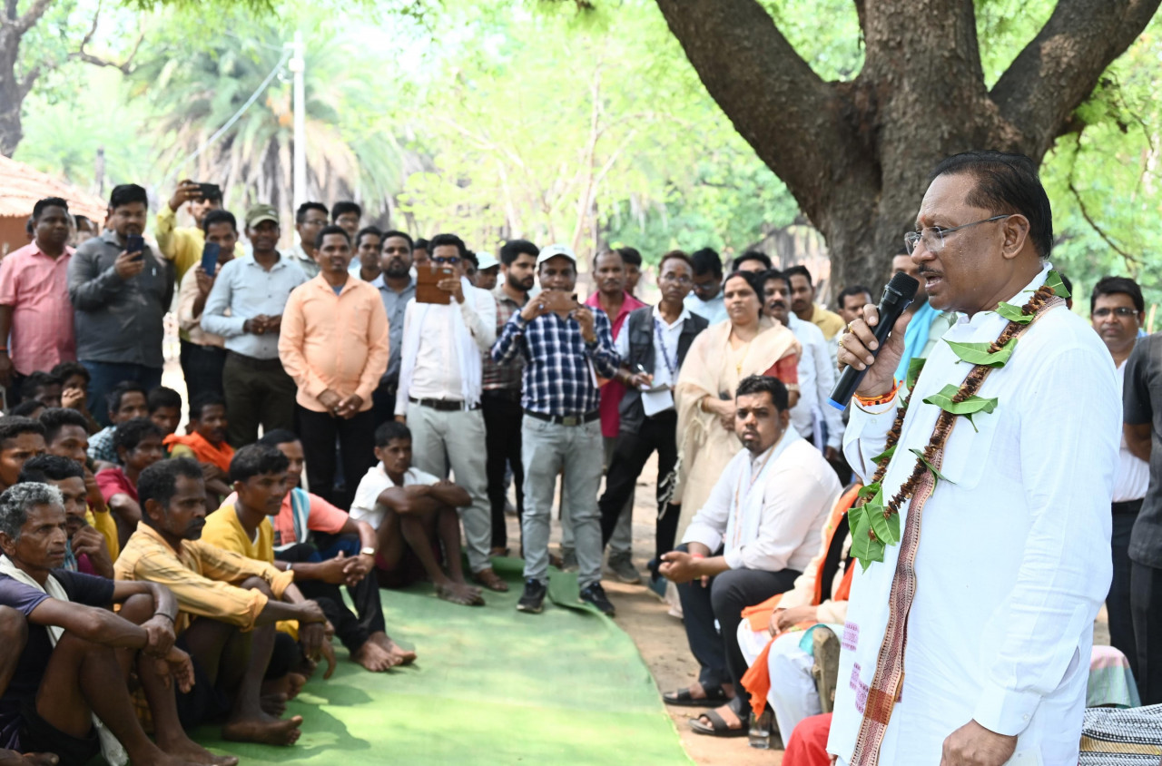 मुख्यमंत्री विष्णु देव साय पहुंचे दंतेवाड़ा जिले के ग्राम मुलेर : छत्तीसगढ़ के अंतिम छोर पर पहुंचा सुशासन तिहार