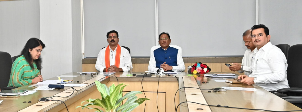 मुख्यमंत्री विष्णु देव साय ने आत्मसमर्पित नक्सलियों और नक्सल हिंसा से पीड़ितों को जारी की प्रधानमंत्री आवास योजना की पहली किस्त