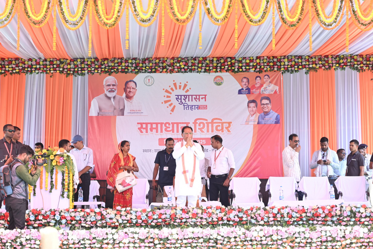 मुख्यमंत्री विष्णु देव साय आज सुशासन तिहार के अतंर्गत जशपुर जिले के कांसाबेल विकासखंड के ग्राम दोकड़ा पहुंचे