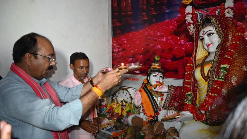 उप मुख्यमंत्री अरुण साव कर्मा माता मंदिर प्राण प्रतिष्ठा एवं सम्मान समारोह में हुए शामिल