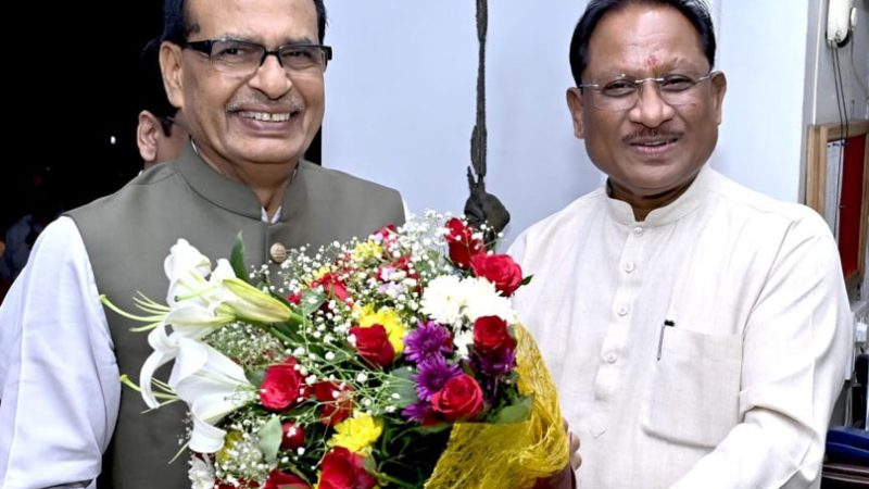 मुख्यमंत्री साय से केंद्रीय मंत्री शिवराज सिंह चौहान ने की सौजन्य मुलाकात