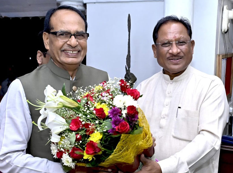 मुख्यमंत्री साय से केंद्रीय मंत्री शिवराज सिंह चौहान ने की सौजन्य मुलाकात