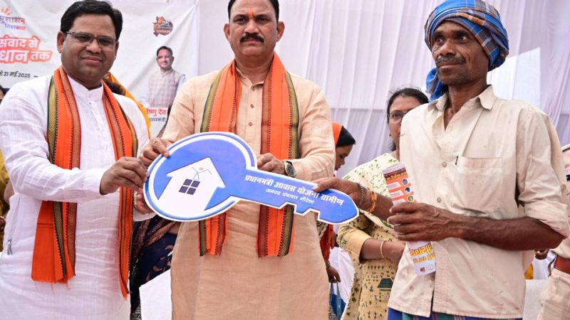 स्वास्थ्य एवं परिवार कल्याण मंत्री श्री श्याम बिहारी जायसवाल गौरेला पेंड्रा मरवाही जिले के धनौली ग्राम के समाधान शिविर में हुए शामिल