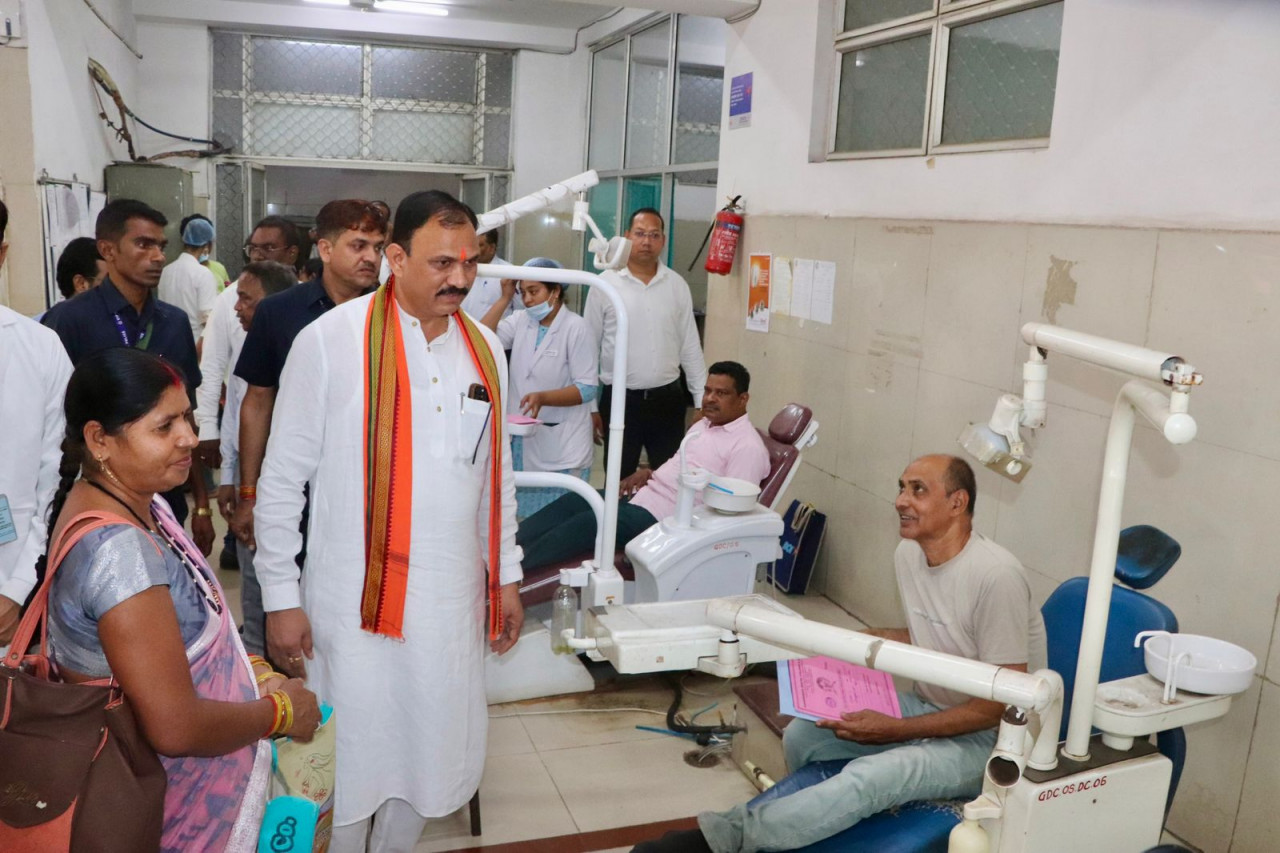 स्वास्थ्य मंत्री श्याम बिहारी जायसवाल ने रायपुर दंत चिकित्सा महाविद्यालय का किया निरीक्षण, स्वास्थ्य सुविधाओं को सुदृढ़ करने के दिए निर्देश