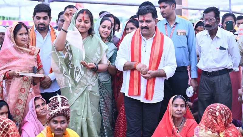 अक्षय तृतीया पर 85 जोड़ों ने लिए सात फेरे, उपमुख्यमंत्री विजय शर्मा और मंत्री लक्ष्मी राजवाड़े ने दिया आशीर्वाद