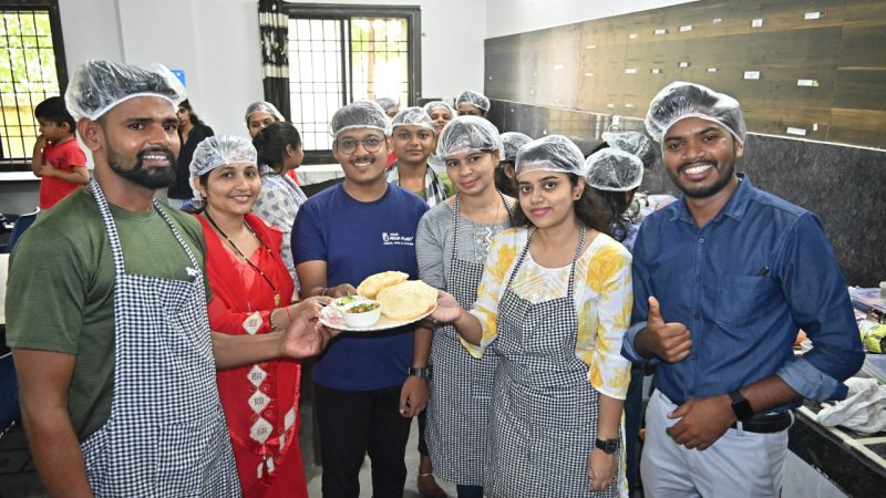 प्रोजेक्ट युवा : युवतियों के साथ-साथ युवक भी ले रहे पाककला में प्रशिक्षण