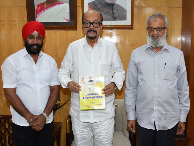 राज्यपाल डेका से छत्तीसगढ़ अल्पसंख्यक आयोग के अध्यक्ष छाबड़ा ने की सौजन्य भेंट