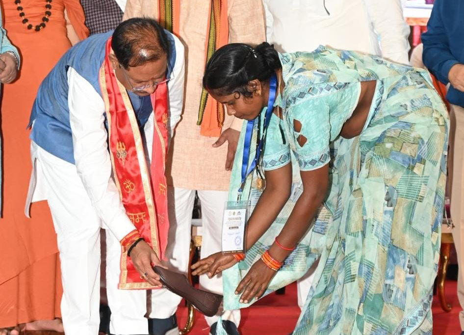 तेंदूपत्ता संग्राहकों के सम्मान में ‘चरण पादुका योजना’ का पुनः शुभारंभ – मुख्यमंत्री साय